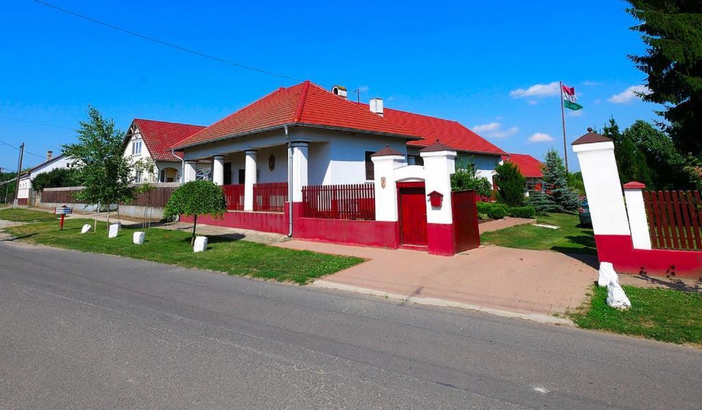 Almosdi Topart Vendeghaz Εξωτερικό φωτογραφία