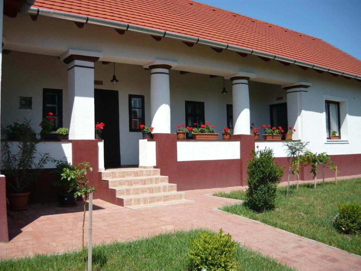 Almosdi Topart Vendeghaz Εξωτερικό φωτογραφία